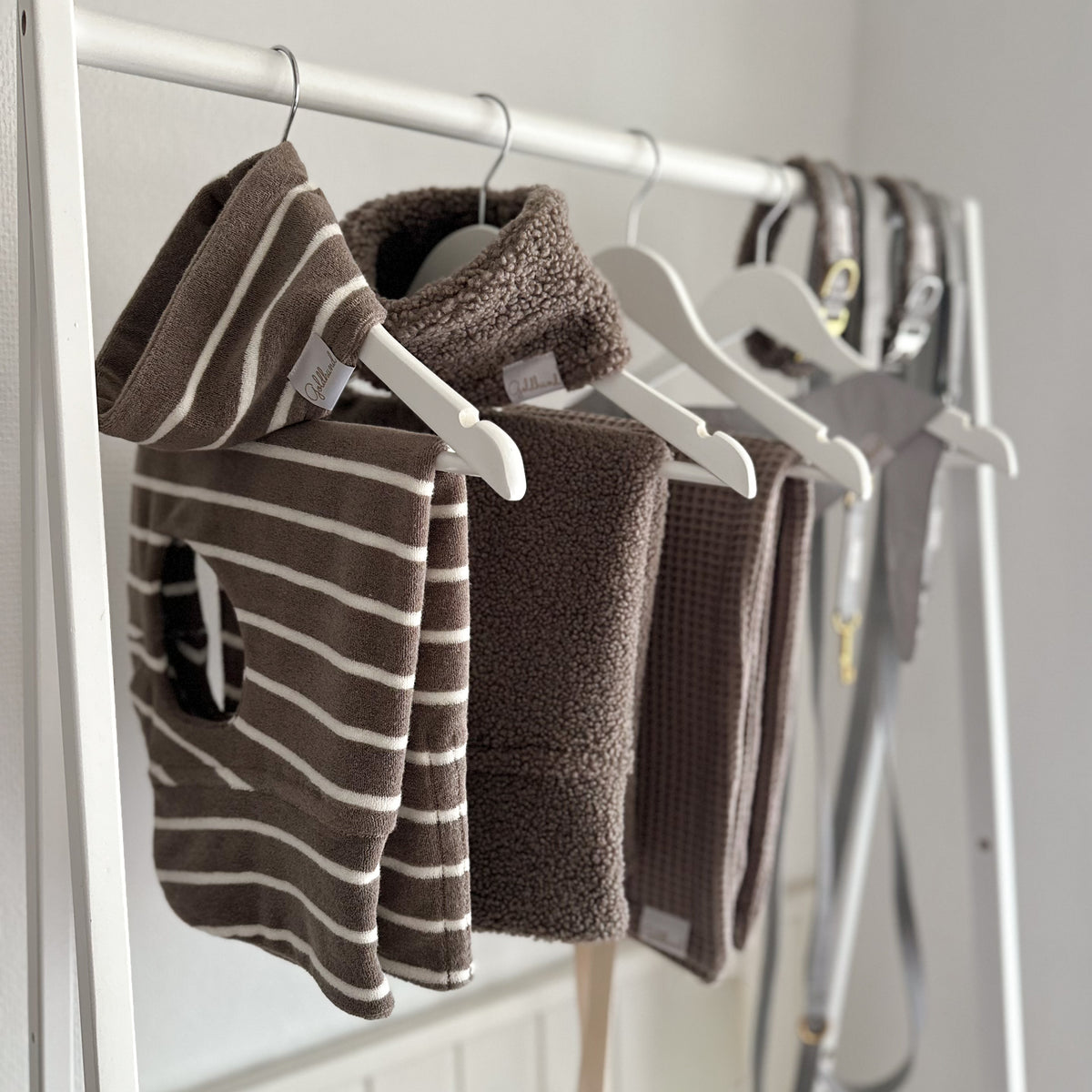 Hundebademantel CosyShirt dry taupe - weiß stripes